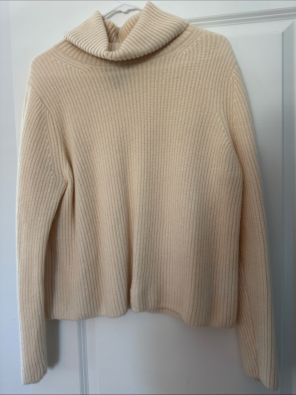 Banana Republic Cream Ribbed Turtleneck Sweater - 100% Cashmere